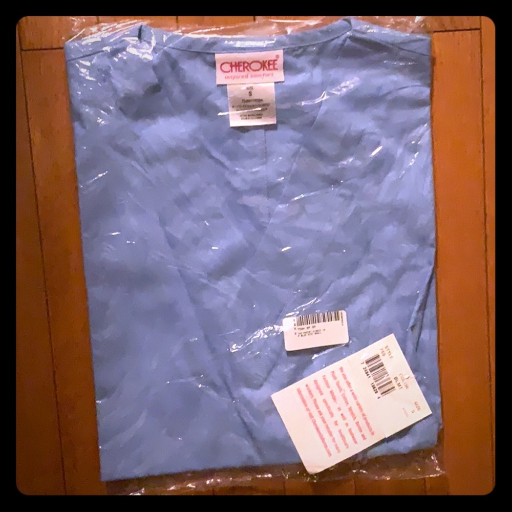NWT short sleeved scrub top
